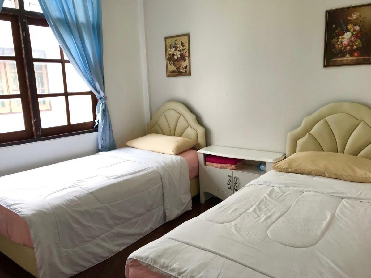 Sira'S House Hotel Bangkok Exterior photo